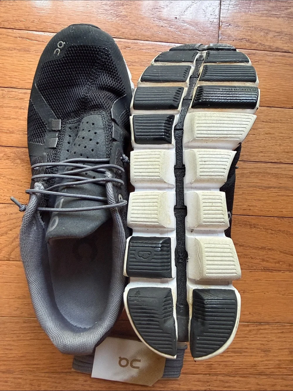 On Running Cloud Women's in Black and White - size 8.5